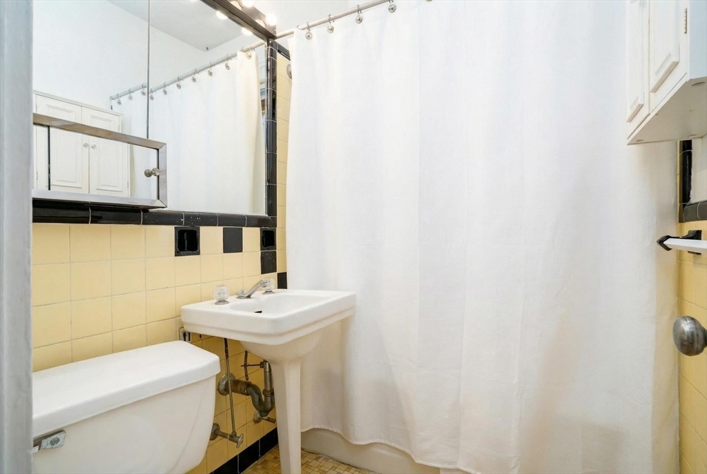 8 Garrison Street, Unit 710 Boston, MA 02116 - Photo 6 of 7