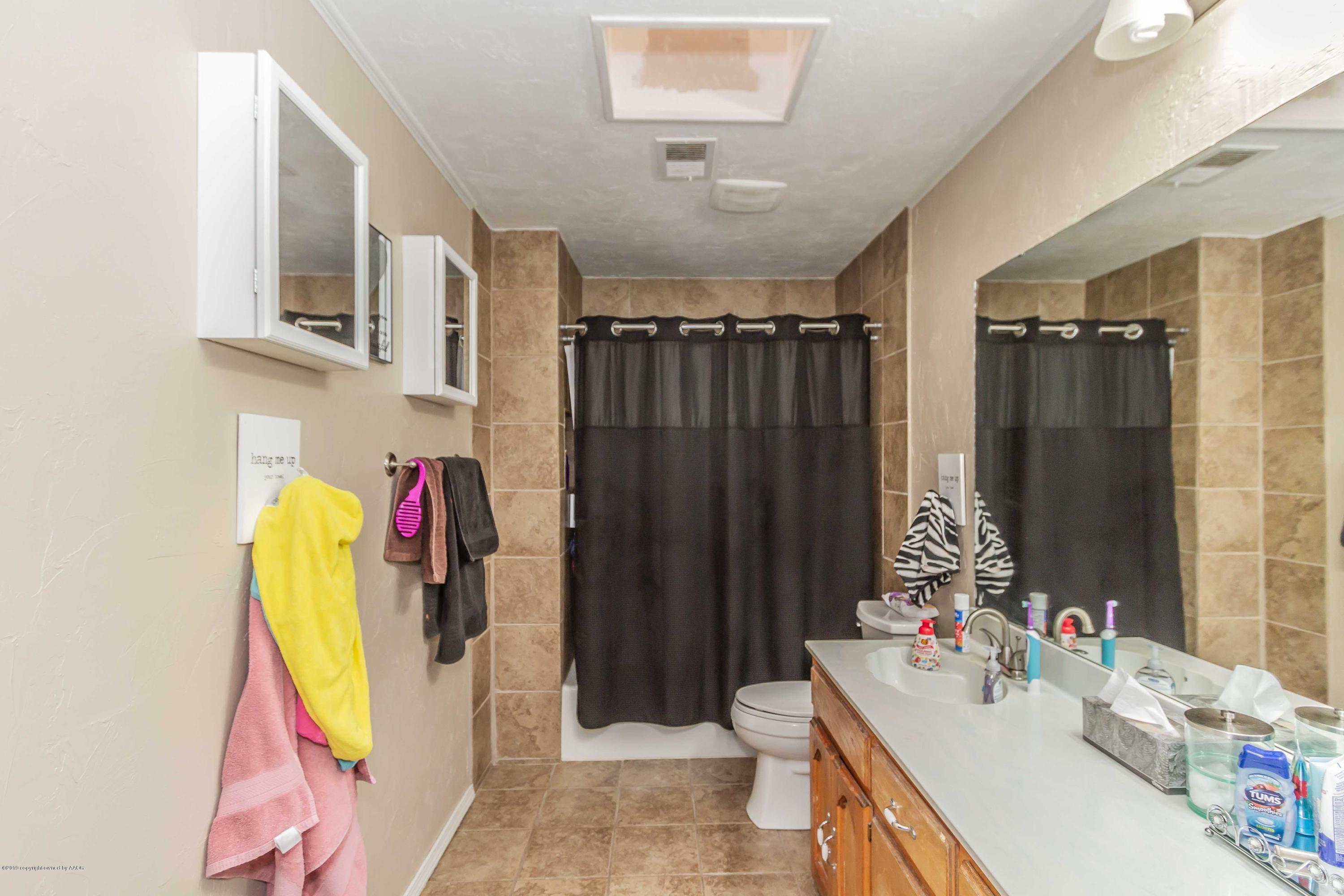 303 Caddo Road Amarillo, TX 79108 - Photo 26 of 44 BATHROOM 2 VIEW 1