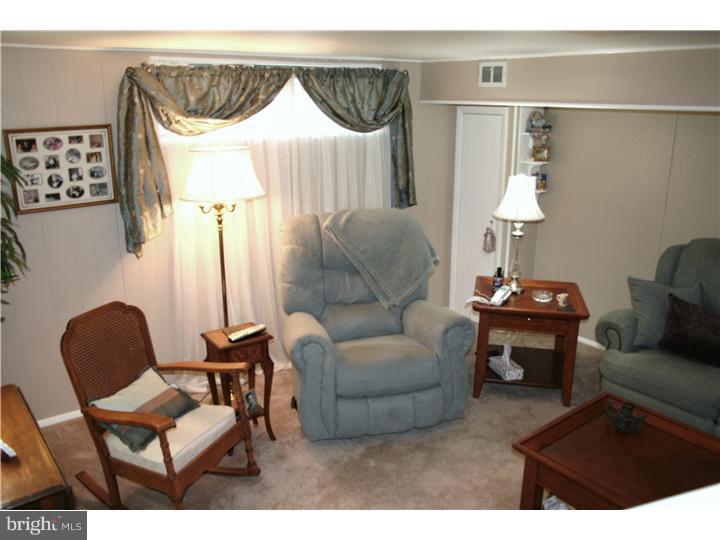 3860 Kirkwood Road Philadelphia, PA 19114 - Photo 20 of 25 Family Room