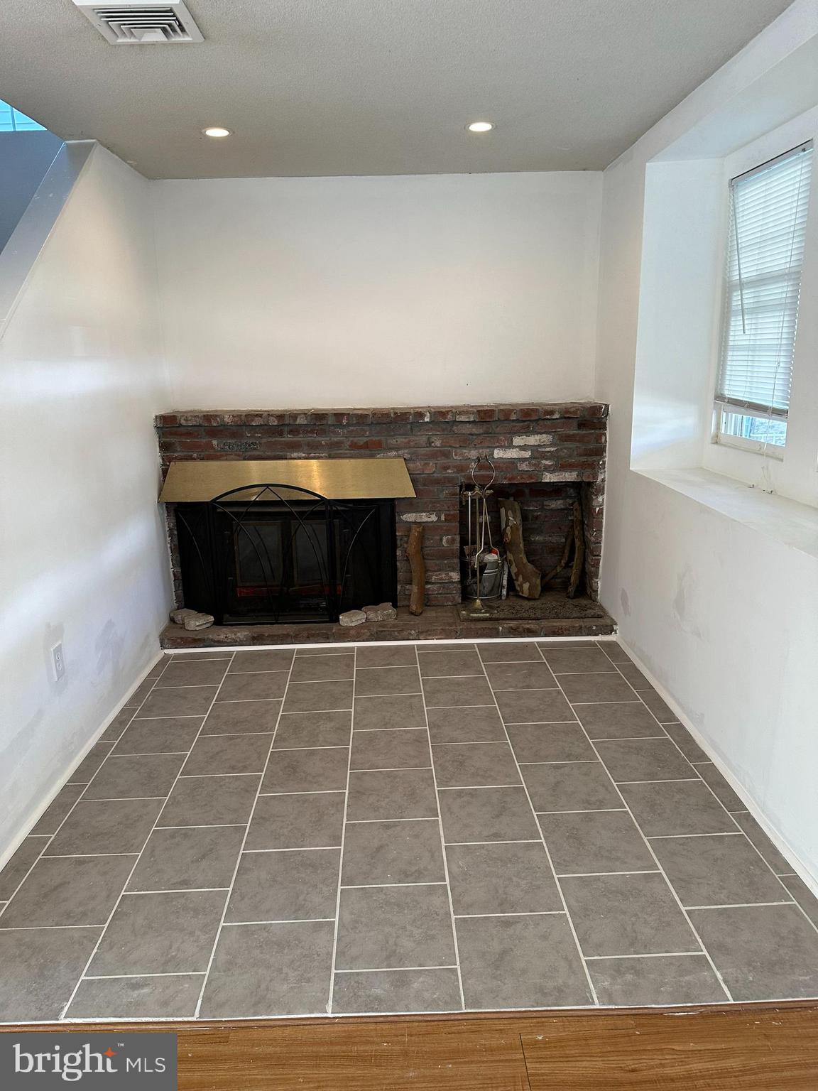 3 Harvin Road Upper Darby, PA 19082 - Photo 5 of 17 a room with washing machine and view