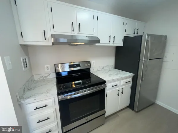 $1,850 | 2300 Pimmit Drive, Unit 411, Falls Church, VA 22043