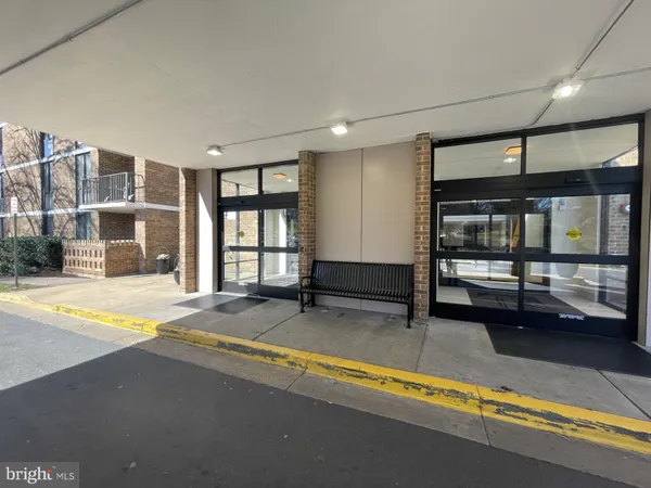 $1,850 | 2300 Pimmit Drive, Unit 411, Falls Church, VA 22043