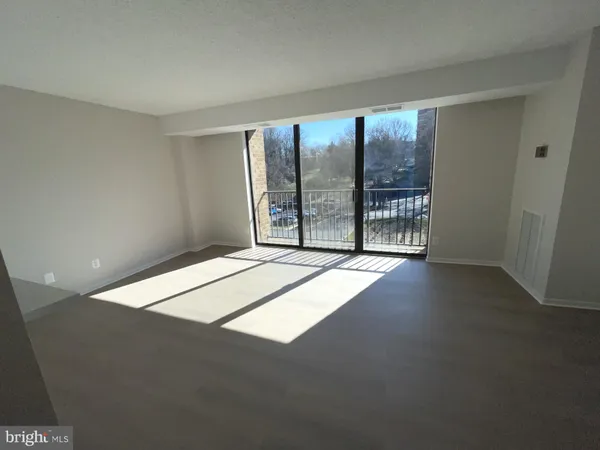 $1,850 | 2300 Pimmit Drive, Unit 411, Falls Church, VA 22043