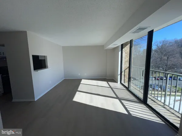 $1,850 | 2300 Pimmit Drive, Unit 411, Falls Church, VA 22043