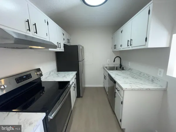 $1,850 | 2300 Pimmit Drive, Unit 411, Falls Church, VA 22043