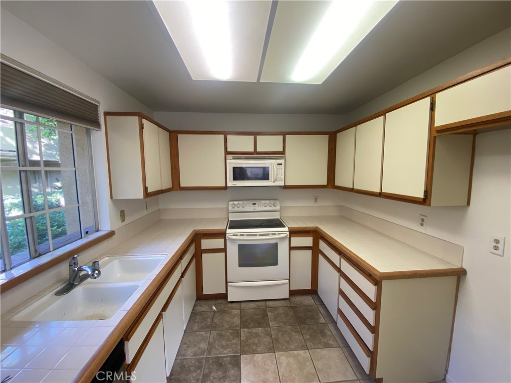 104 Costero Aisle, Unit 290 Irvine, CA 92614 - Photo 6 of 14 a kitchen with a sink stove and cabinets