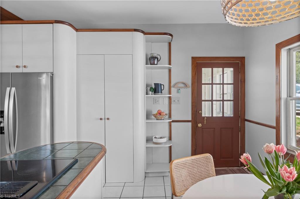 174 North Hawthorne Road Winston-Salem, NC 27104 - Photo 12 of 37