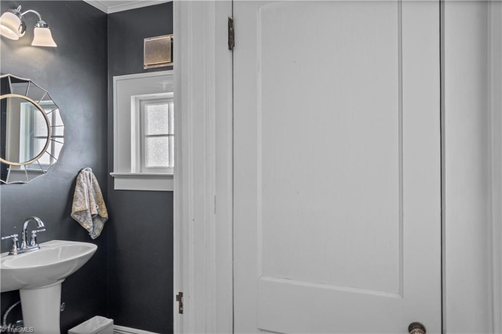 174 North Hawthorne Road Winston-Salem, NC 27104 - Photo 18 of 37