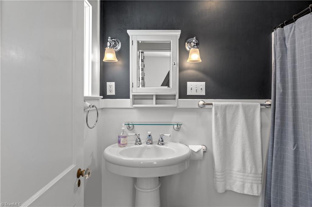 174 North Hawthorne Road Winston-Salem, NC 27104 - Photo 24 of 37