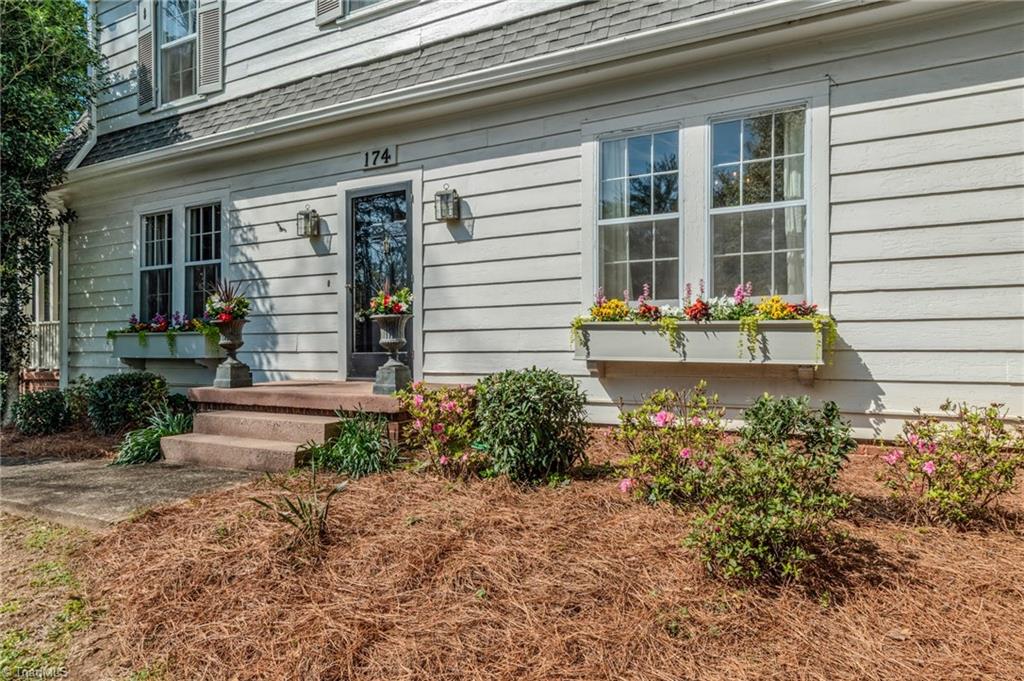 174 North Hawthorne Road Winston-Salem, NC 27104 - Photo 3 of 37