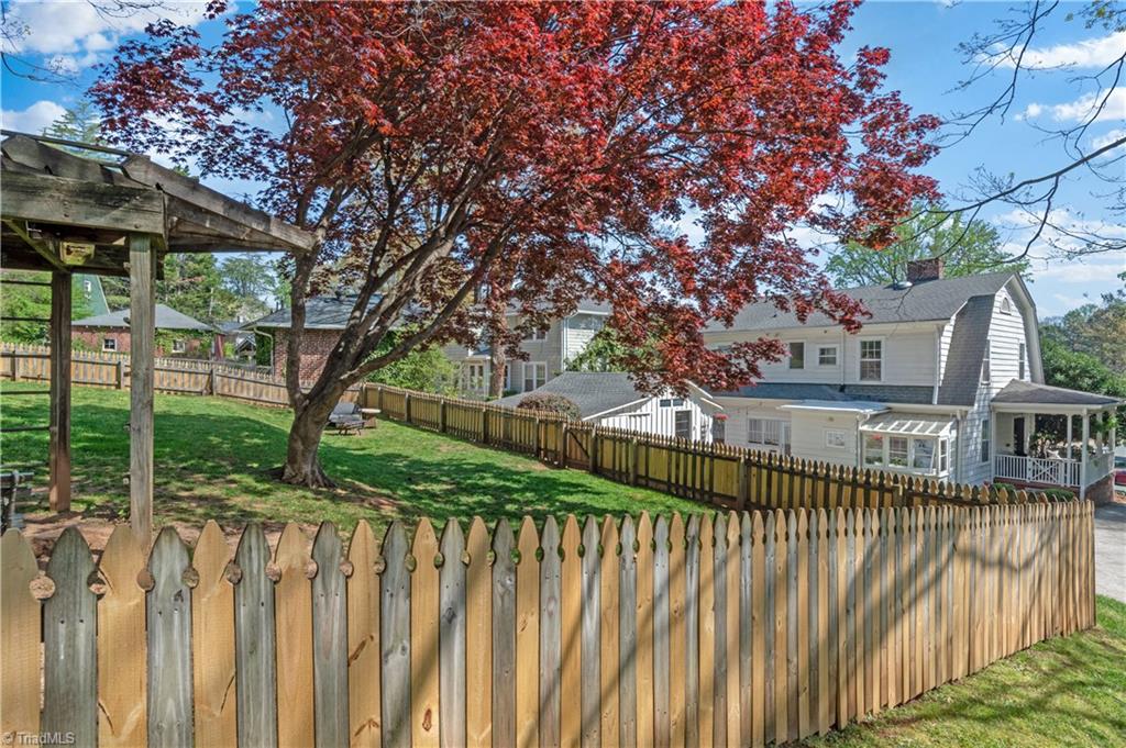 174 North Hawthorne Road Winston-Salem, NC 27104 - Photo 35 of 37