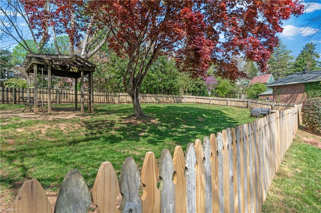 174 North Hawthorne Road Winston-Salem, NC 27104 - Photo 36 of 37