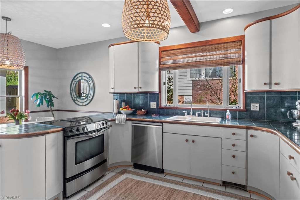 174 North Hawthorne Road Winston-Salem, NC 27104 - Photo 9 of 37