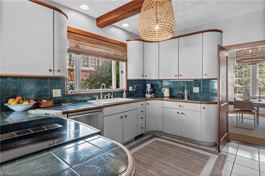 174 North Hawthorne Road Winston-Salem, NC 27104 - Photo 10 of 37