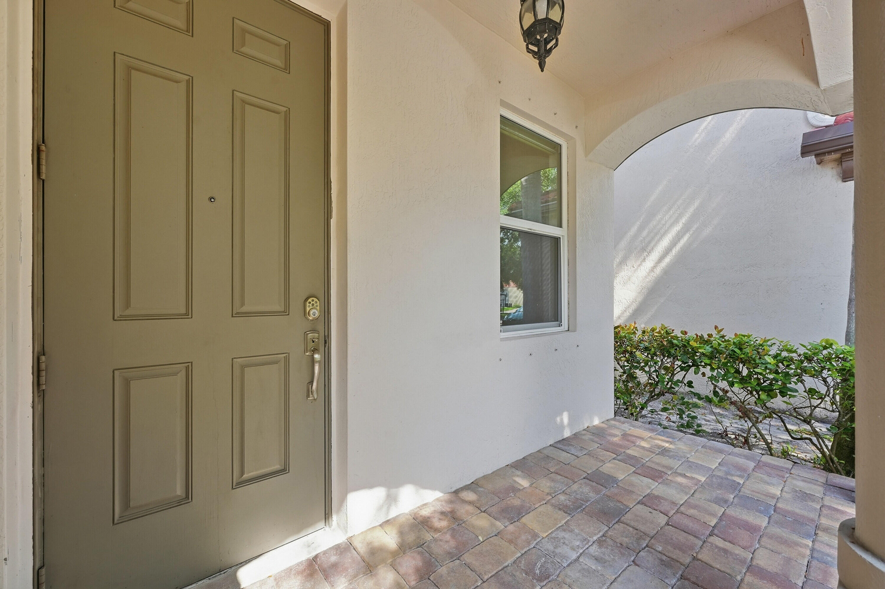 1275 Rose Gate Boulevard Riviera Beach, FL 33404 - Photo 3 of 45 03_dsc03534