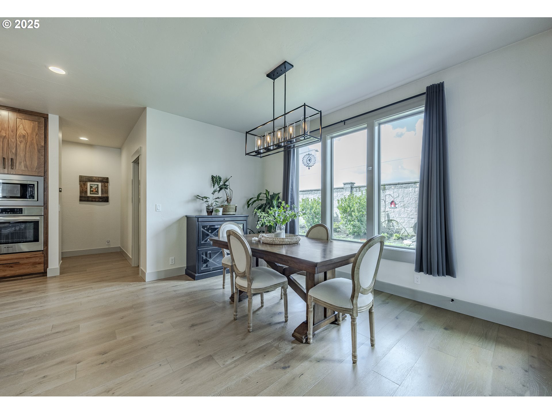 1968 John Day Drive Eugene, OR 97408 - Photo 14 of 35