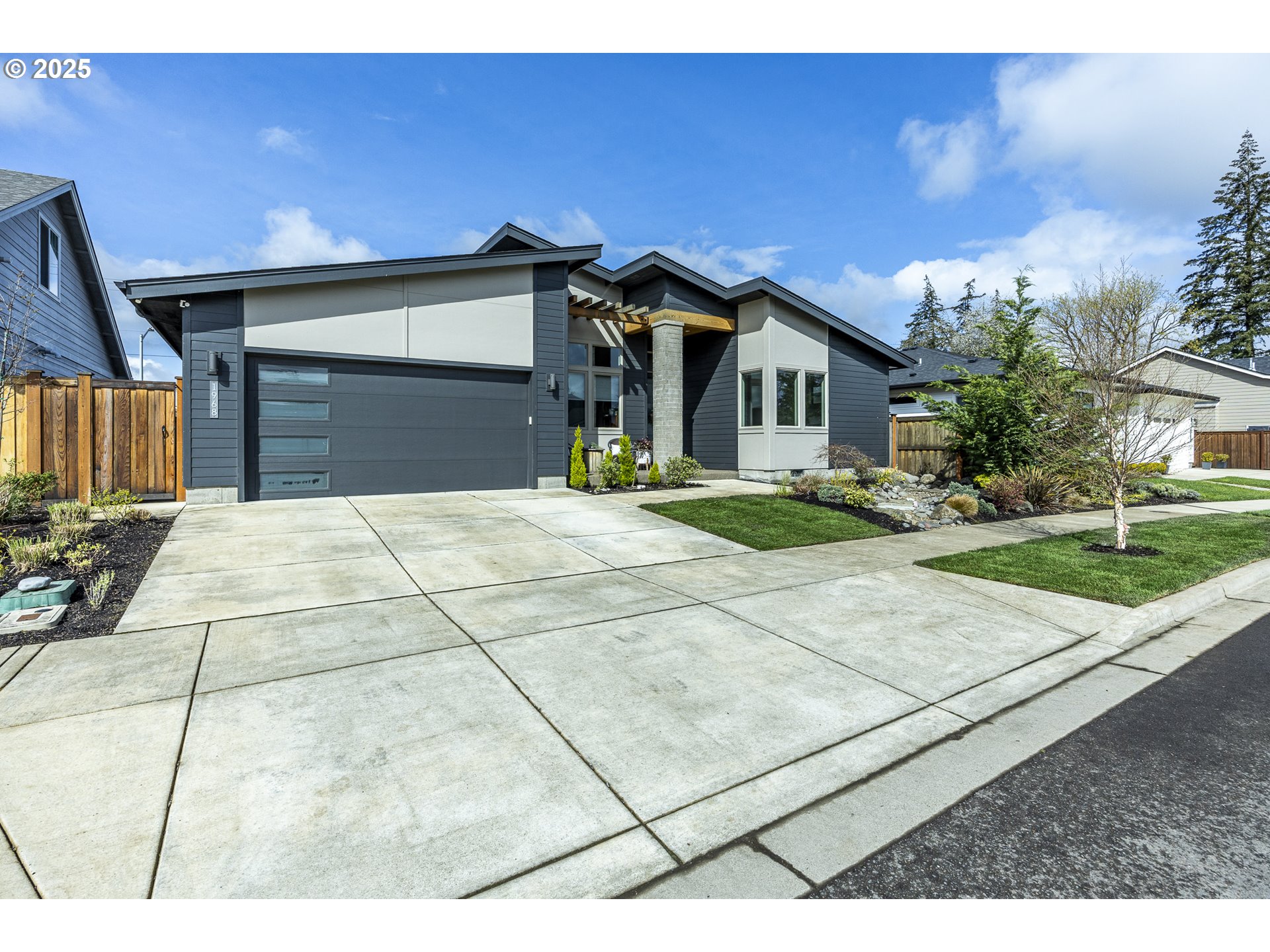 1968 John Day Drive Eugene, OR 97408 - Photo 2 of 35