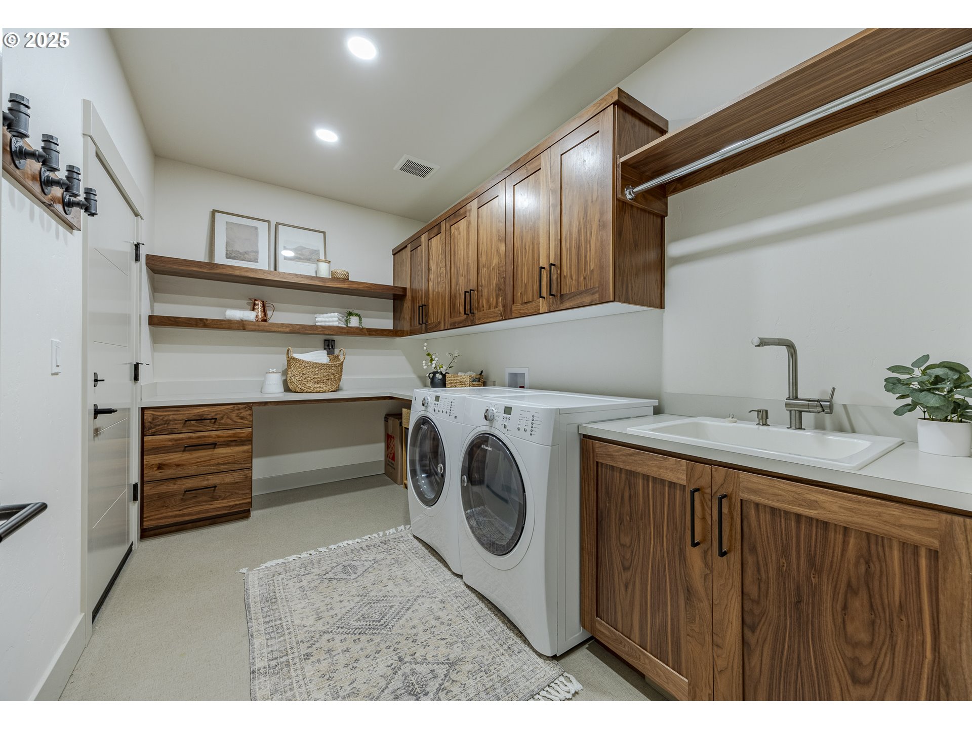 1968 John Day Drive Eugene, OR 97408 - Photo 22 of 35