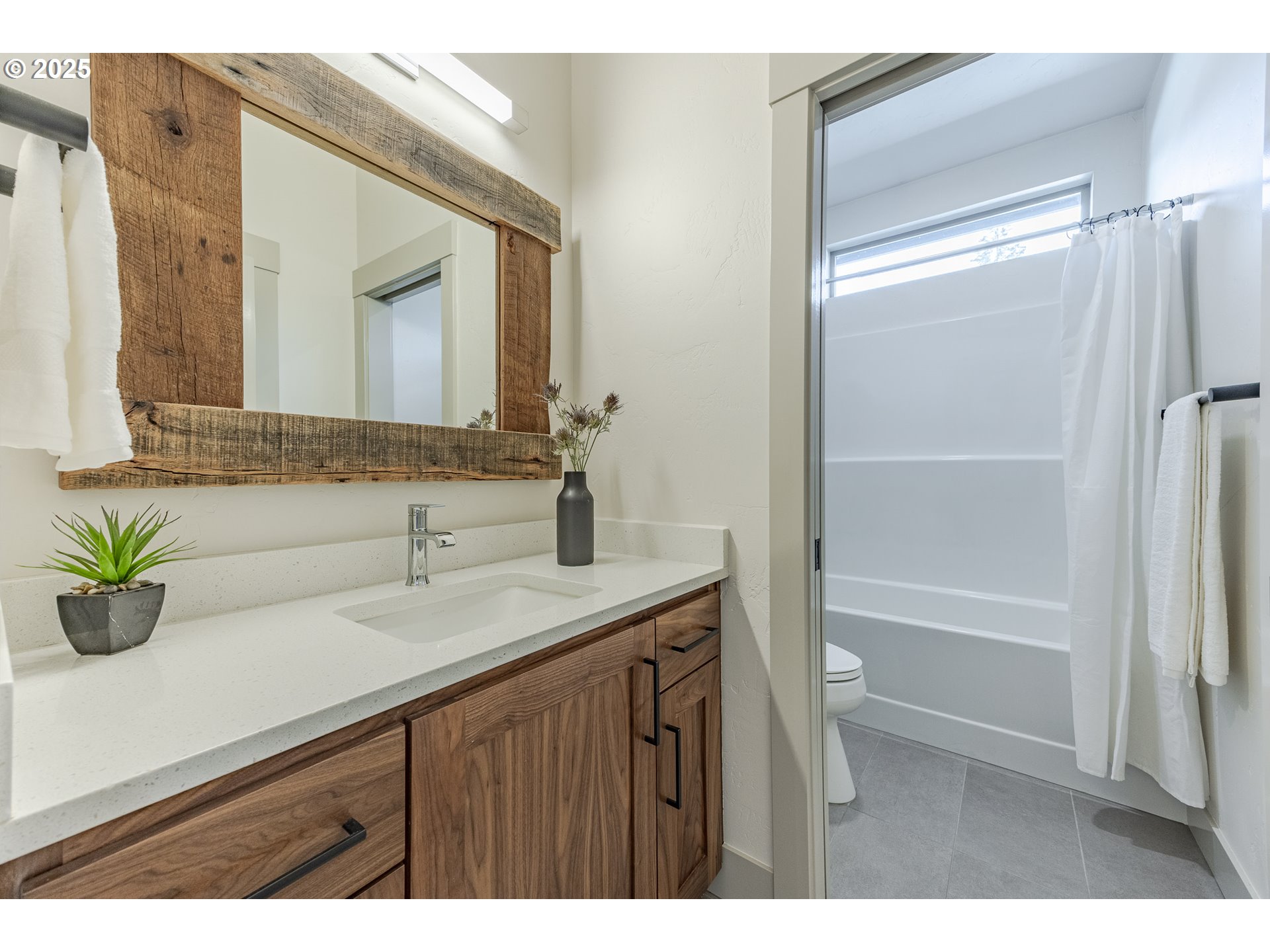 1968 John Day Drive Eugene, OR 97408 - Photo 30 of 35 Bedroom