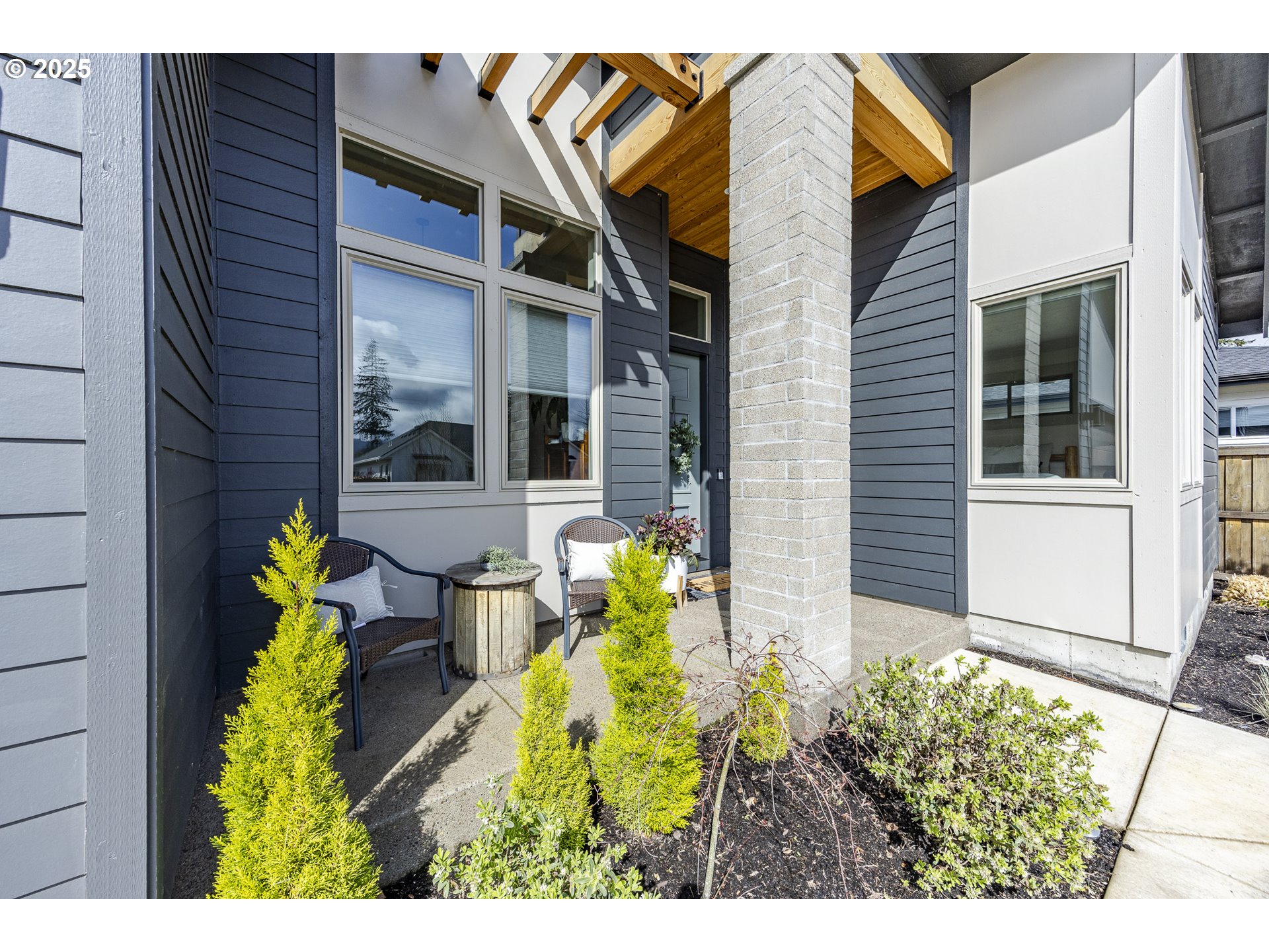 1968 John Day Drive Eugene, OR 97408 - Photo 4 of 35