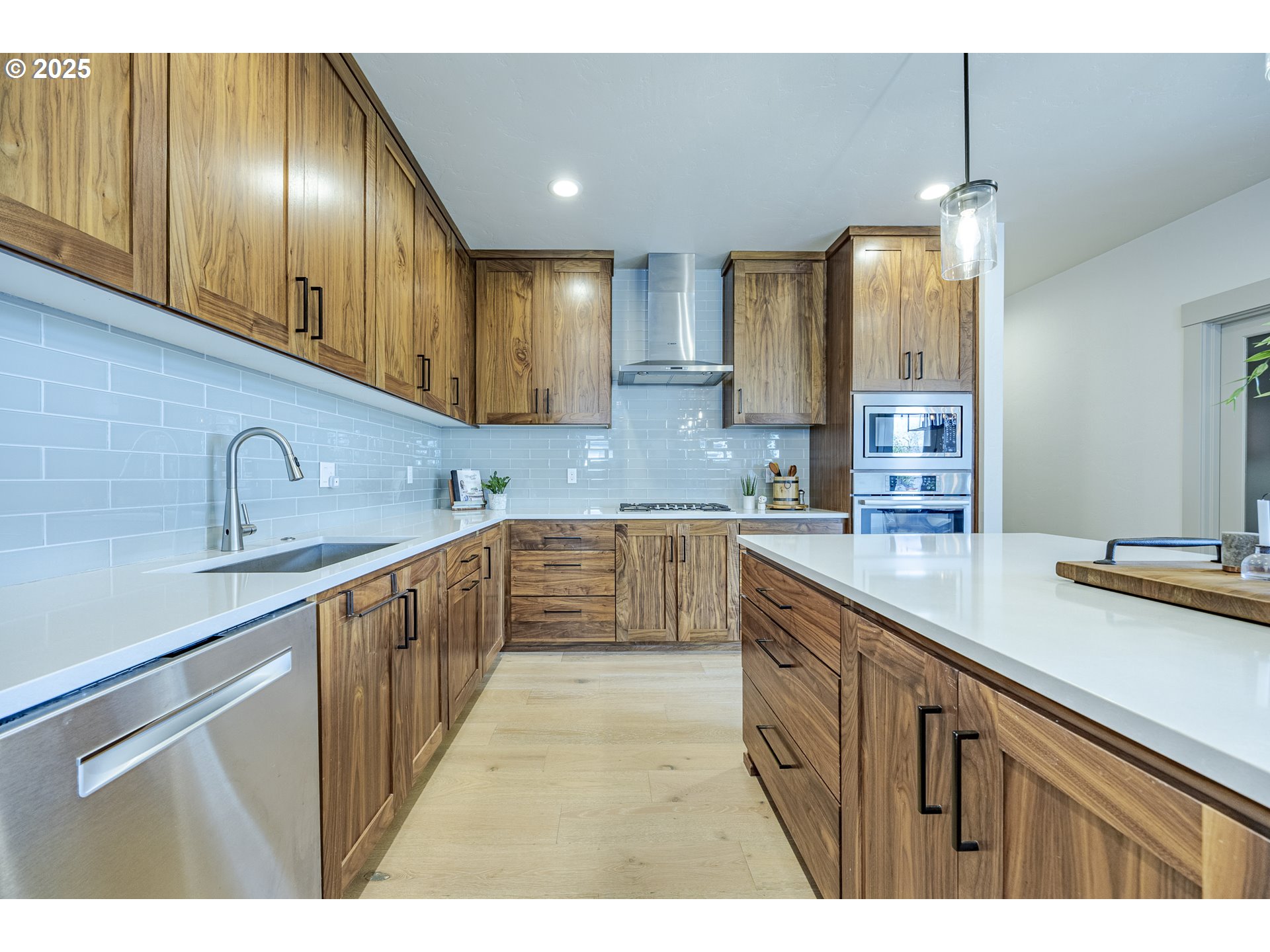 1968 John Day Drive Eugene, OR 97408 - Photo 9 of 35