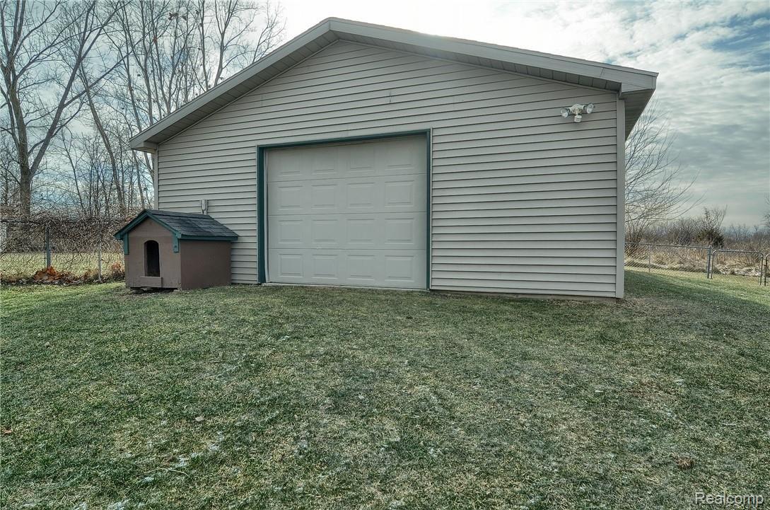 1495 West Ray Road Fenton, MI 48430 - Photo 31 of 32 28-Pole Barn.jpg