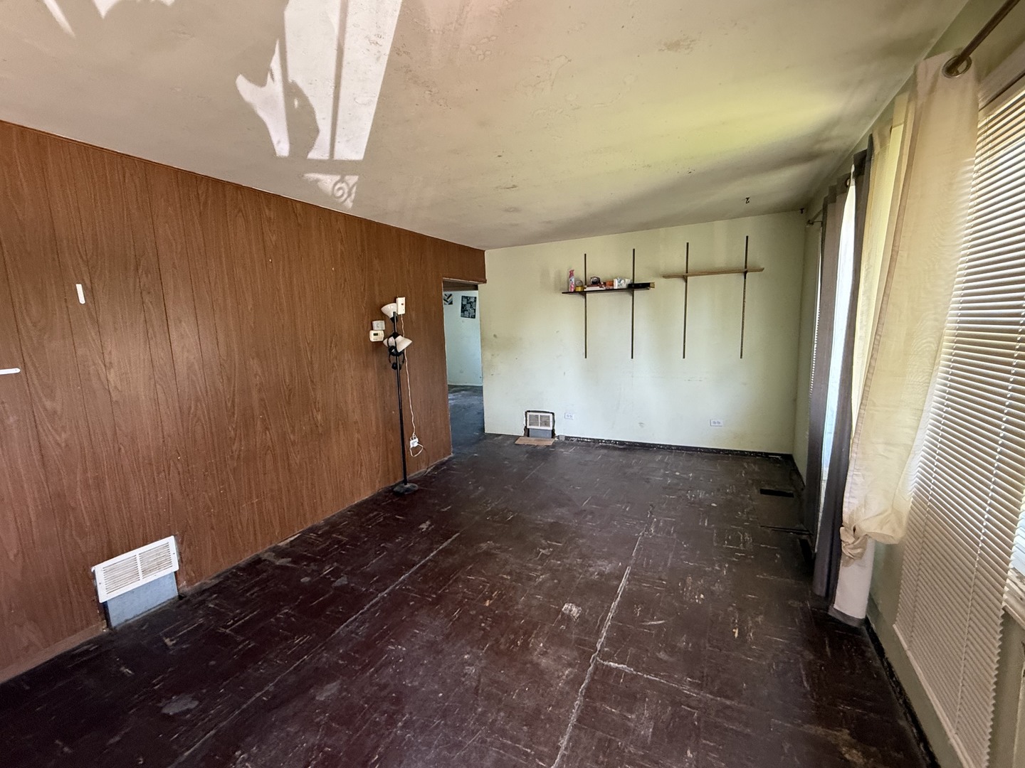 2228 Shawnee Road Waukegan, IL 60087 - Photo 4 of 22