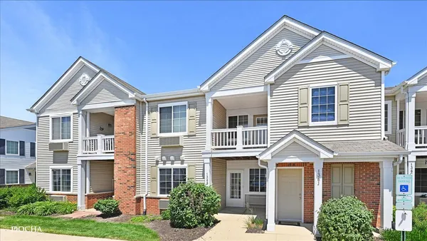 $172,000 | 136 Bertram Drive, Unit B, Yorkville, IL 60560
