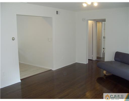 182 Evergreen Road, Unit 14 Edison, NJ 08837 - Photo 11 of 13 Gallery Image 11