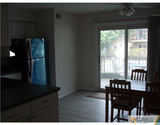 182 Evergreen Road, Unit 14 Edison, NJ 08837 - Photo 4 of 13 Gallery Image 4