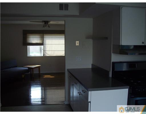 182 Evergreen Road, Unit 14 Edison, NJ 08837 - Photo 5 of 13 Gallery Image 5