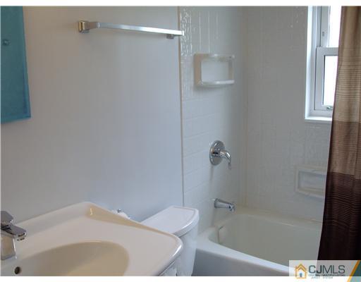 182 Evergreen Road, Unit 14 Edison, NJ 08837 - Photo 9 of 13 Gallery Image 9