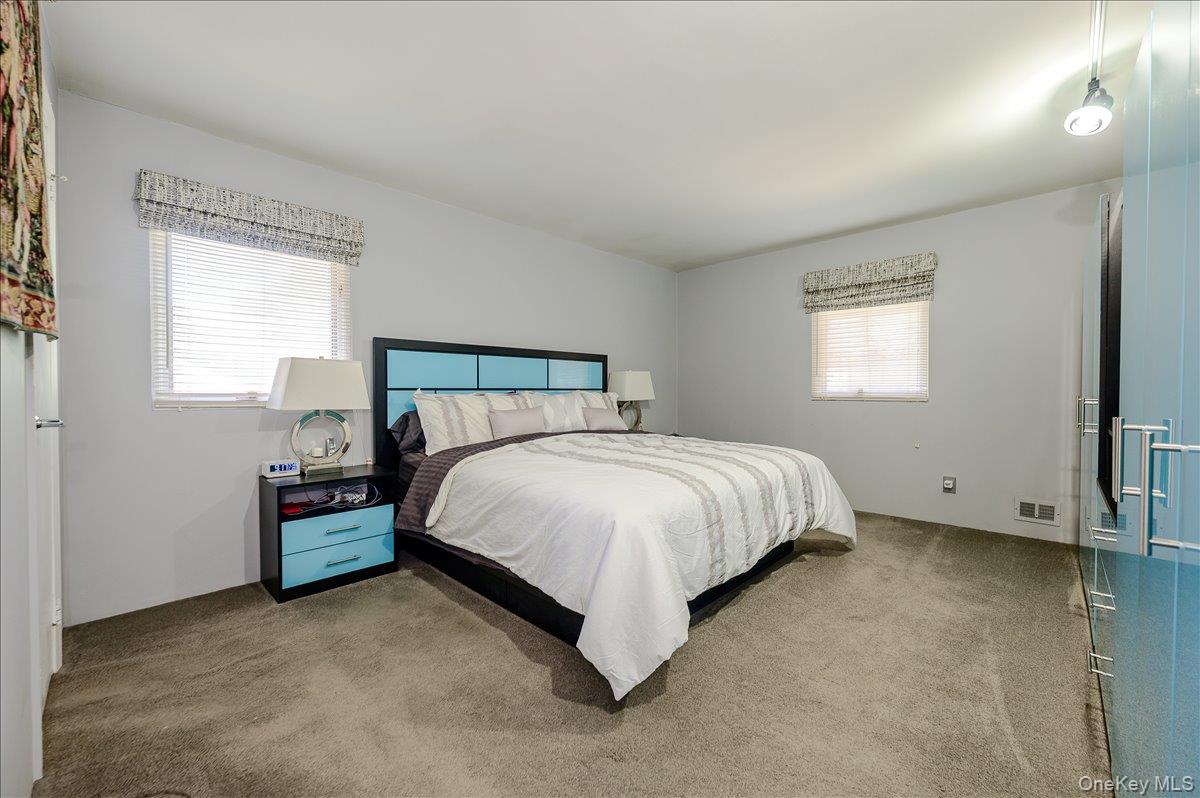 239 Hungry Harbor Road Valley Stream, NY 11581 - Photo 15 of 29