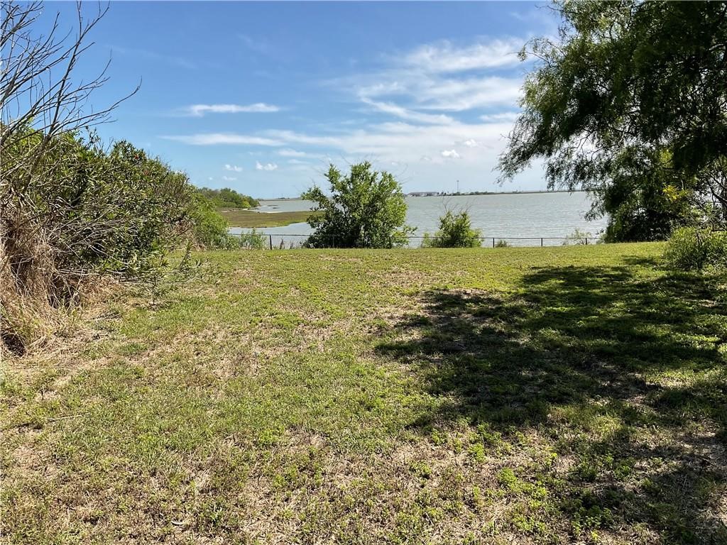 1014 Bluff Drive Portland, TX 78374 - Photo 3 of 7