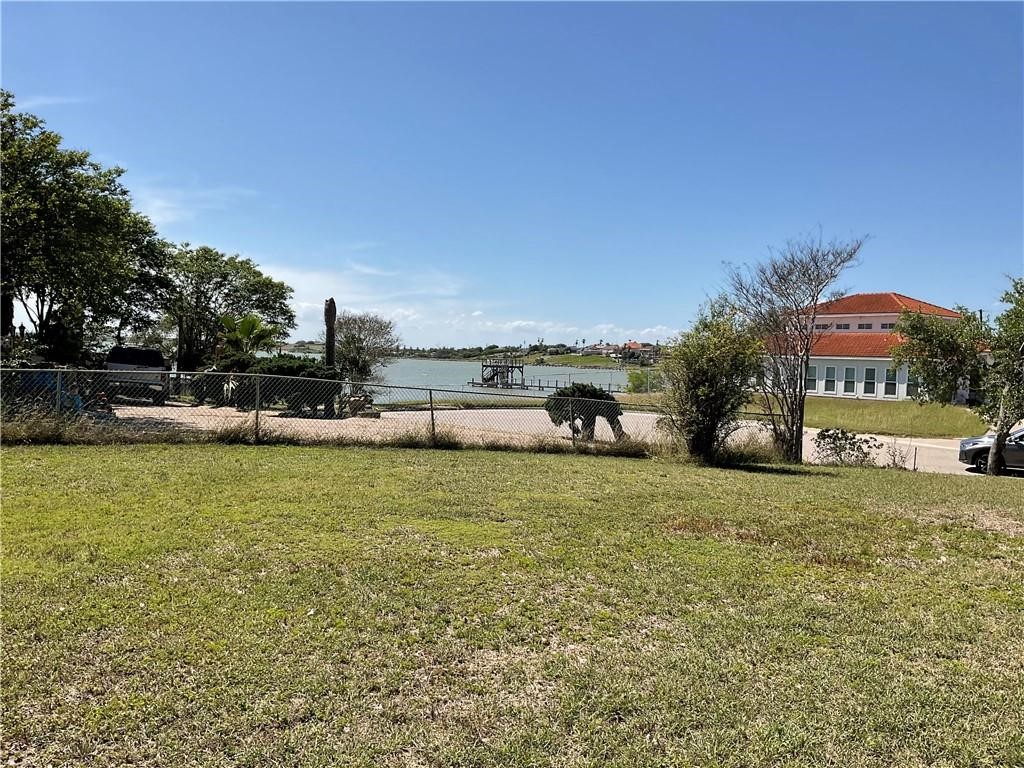 1014 Bluff Drive Portland, TX 78374 - Photo 4 of 7