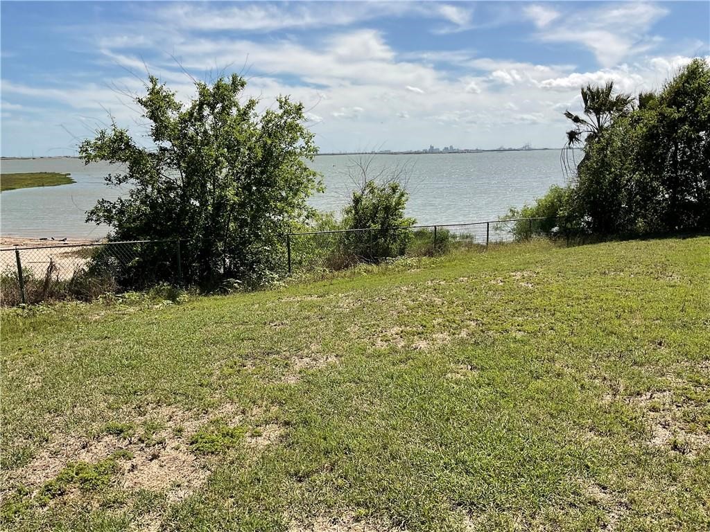 1014 Bluff Drive Portland, TX 78374 - Photo 5 of 7