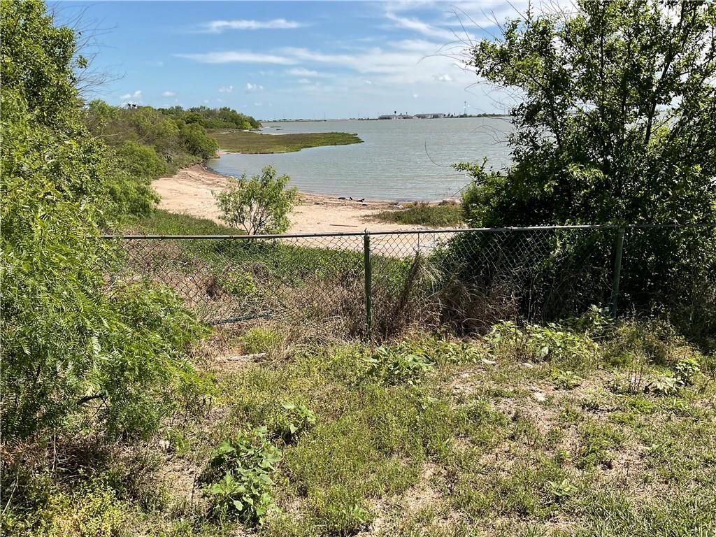 1014 Bluff Drive Portland, TX 78374 - Photo 6 of 7