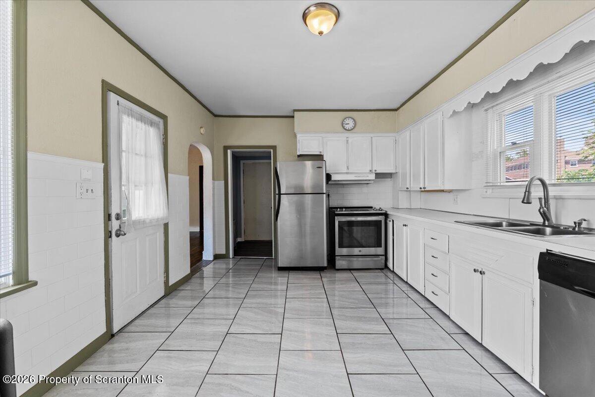 13 Fulton Street Pittston, PA 18640 - Photo 8 of 30 09-DSC02305