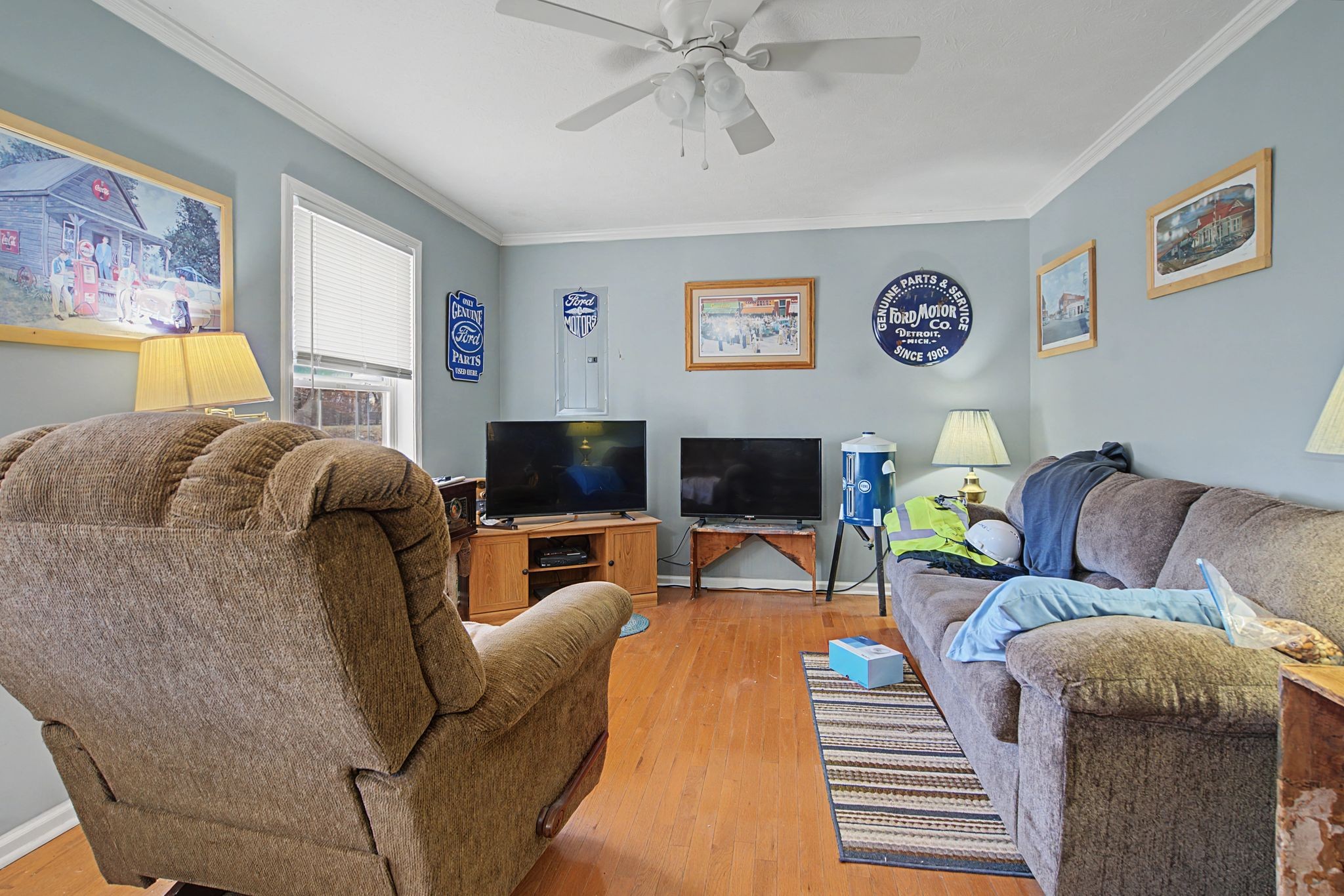 1075 Coker Ford Road Portland, TN 37148 - Photo 5 of 35 a living room with furniture and a flat screen tv