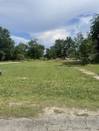 $18,000 | 1611 East 10th Avenue, Corsicana, TX 75110