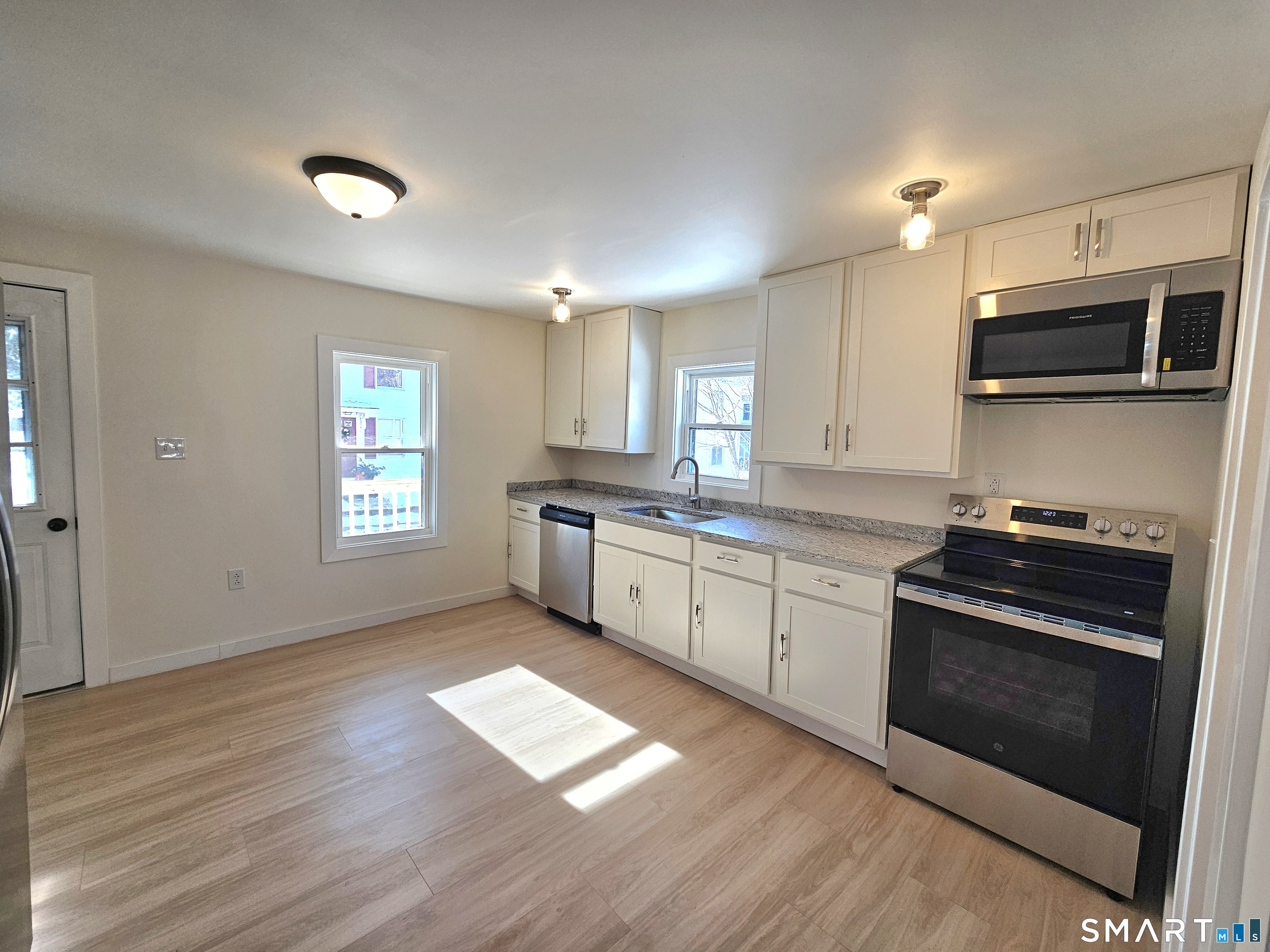 55 Battey Street Putnam, CT 06260 - Photo 8 of 24