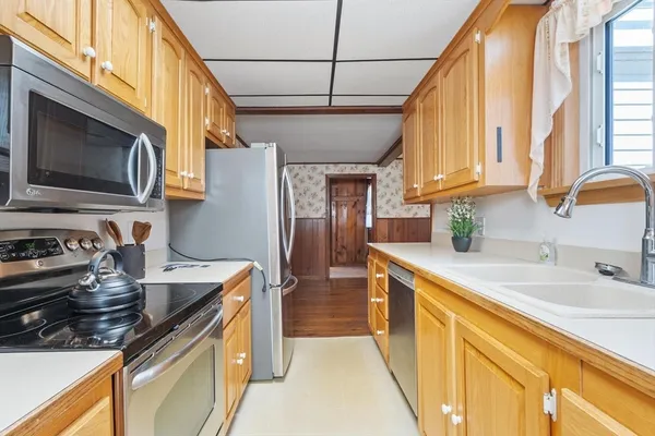 $350,000 | 106 Wickaboag Valley Road, West Brookfield, MA 01585