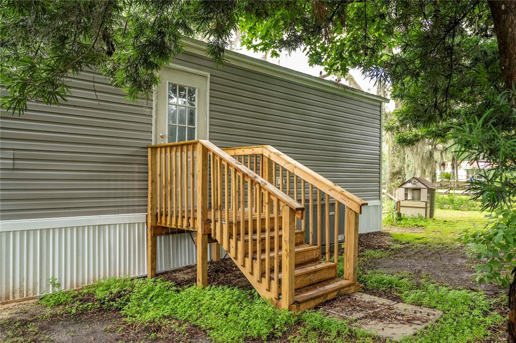36720 Emeralda Island Road Leesburg, FL 34788 - Photo 5 of 43 a view of a house with a yard
