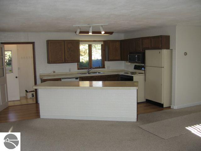 11977 South Tower Road Maple City, MI 49664 - Photo 6 of 9 1655404-5.JPG