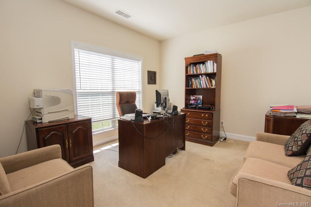 13637 Porter Creek Road Charlotte, NC 28262 - Photo 6 of 22 Gallery Image 6