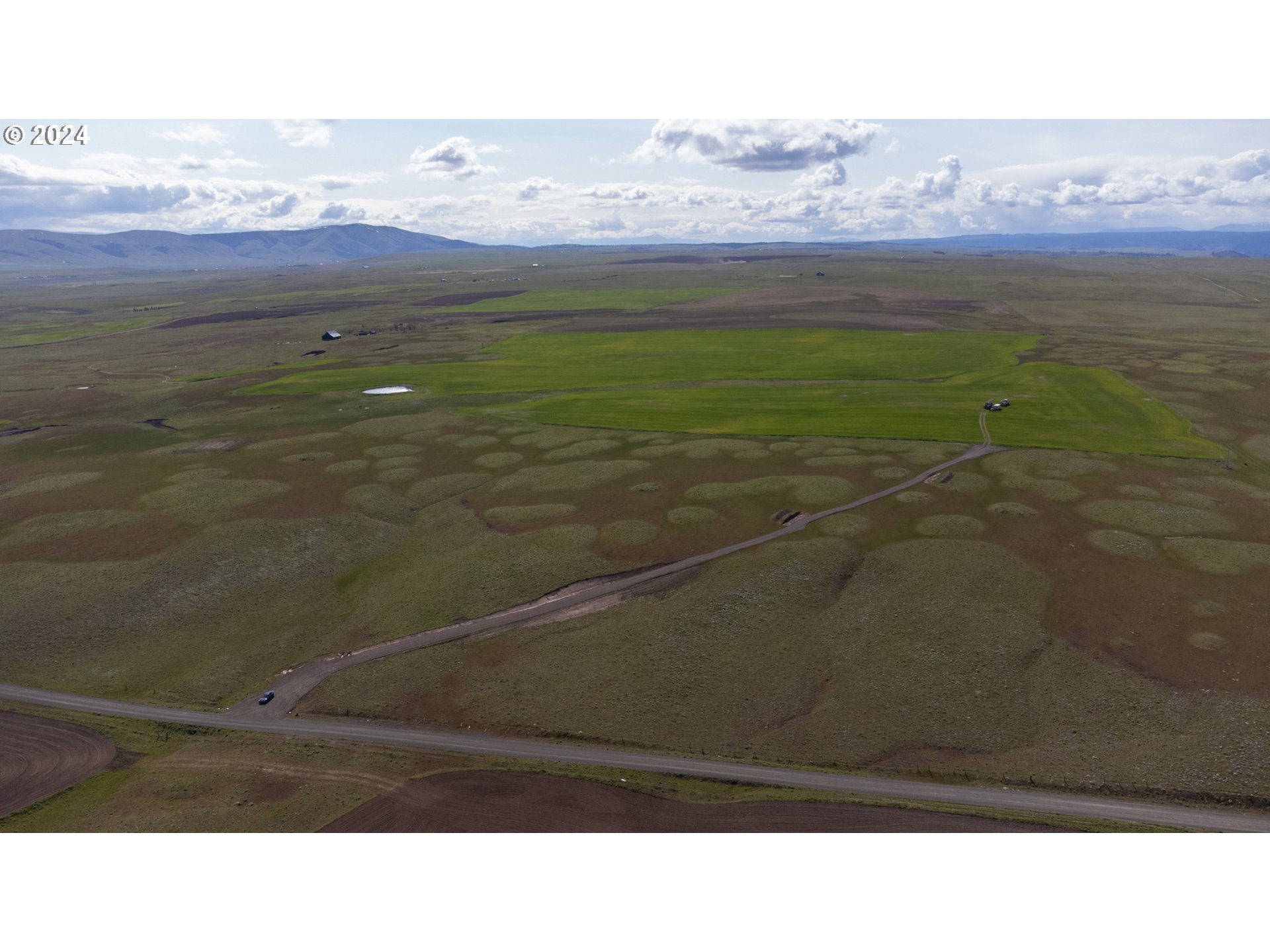 345 Erickson Road Centerville, WA 98613 - Photo 23 of 29 a black and white photo of a beach
