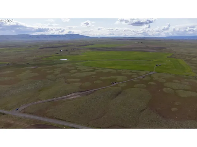 a black and white photo of a bathtub