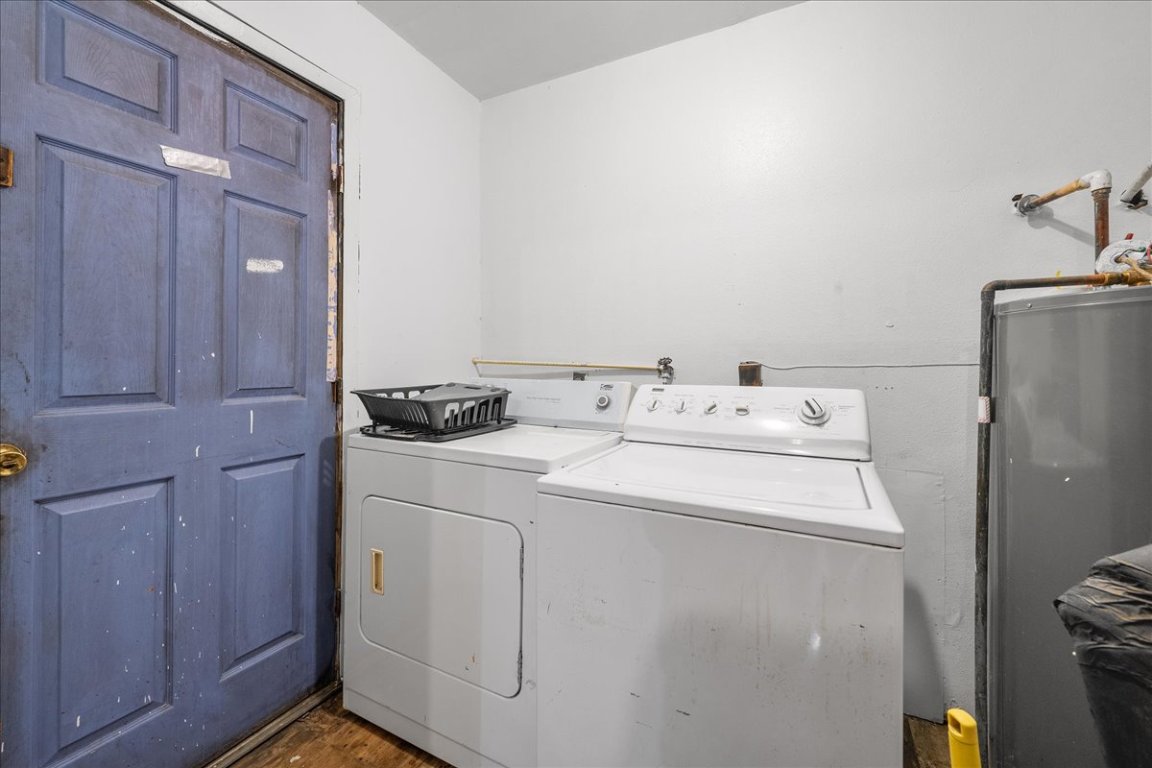 1107 Sturgis Street Taylor, TX 76574 - Photo 10 of 22 a utility room with dryer and washer