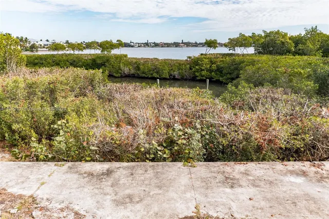 $4,850,000 | 7707 Midnight Pass Road, Sarasota, FL 34242
