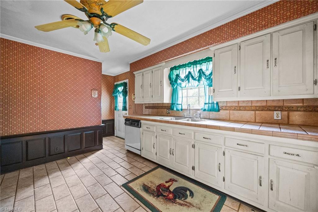 301 West Dalton Road King, NC 27021 - Photo 10 of 36 Gallery Image 10